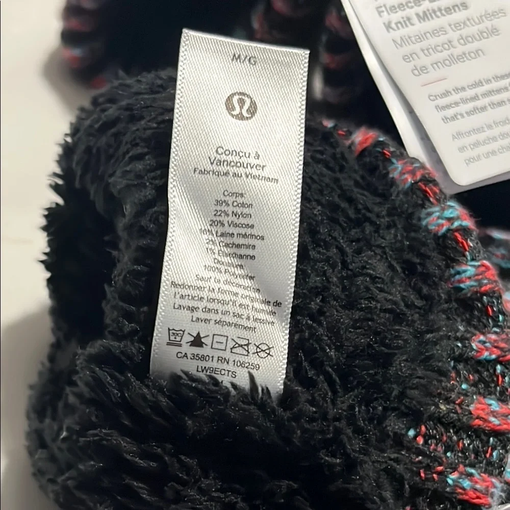 NWT Lululemon Womens Textured Fleece-Lined Knit Mittens Size M/L